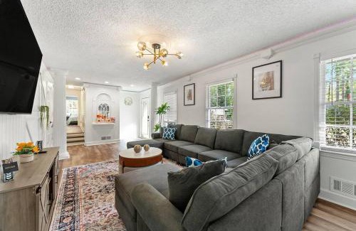 Atlanta House | Exclusive Haven with Pool & Bar