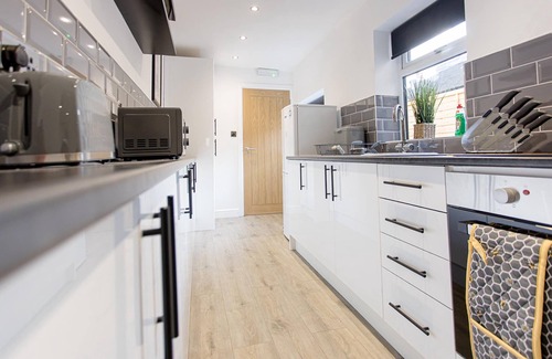 Stoke-on-Trent House | EXCLUSIVE MODERN NEWLY REFURBISHED HOME/CENTRAL LOCATION
