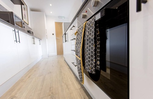 Stoke-on-Trent House | EXCLUSIVE MODERN NEWLY REFURBISHED HOME/CENTRAL LOCATION