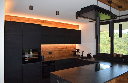 Tesimo Apartment | Exclusive panoramic apartment with fireplace! Centrally located between Merano and Bolzano.