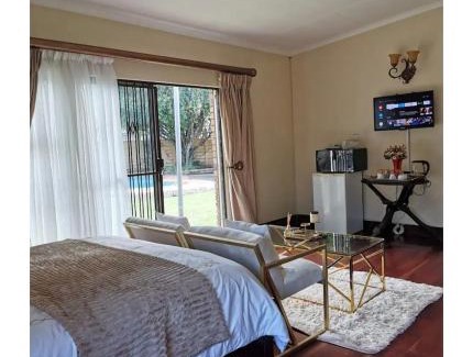 Greater Johannesburg Metropolitan Area House | Exclusive Private Room in Joburg No loadshedding