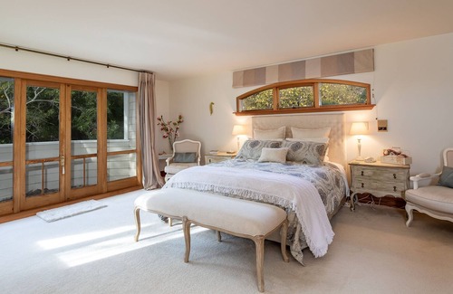 Waikanae Villa | Exclusive use of Luxury Villa on Kapiti Coast (Self Catering / Self Servicing)