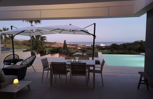 Estepona Villa | Exclusive Villa Frontline Golf- and Seaview