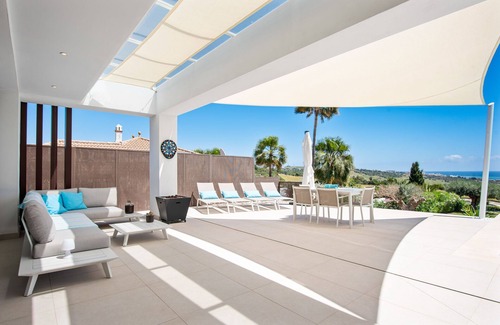 Estepona Villa | Exclusive Villa Frontline Golf- and Seaview