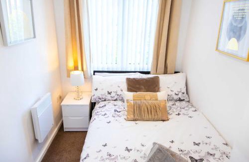 Warrington Apartment | Executive 2 Bed Apartment with Free Parking by Amazing Spaces Relocations Ltd
