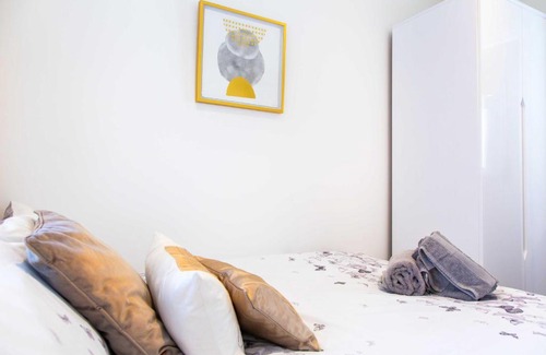 Warrington Apartment | Executive 2 Bed Apartment with Free Parking by Amazing Spaces Relocations Ltd