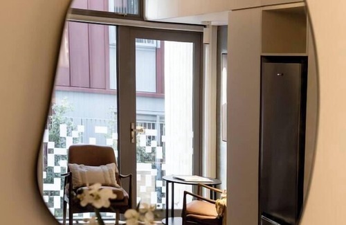 Te Aro Apartment | Executive 2BR Designer Townhouse + Rooftop Oasis