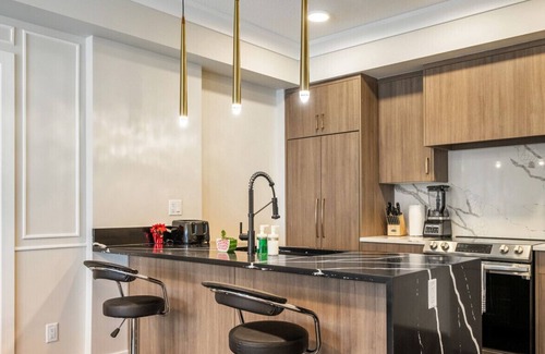 Currie Barracks Condo | Executive 2BR Suite near MRU & Downtown/w Parking