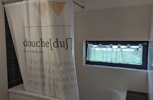 Soyaux House | Executive gîte, three ensuite bedrooms, sleeps 8, 330 m2, air-conditioned