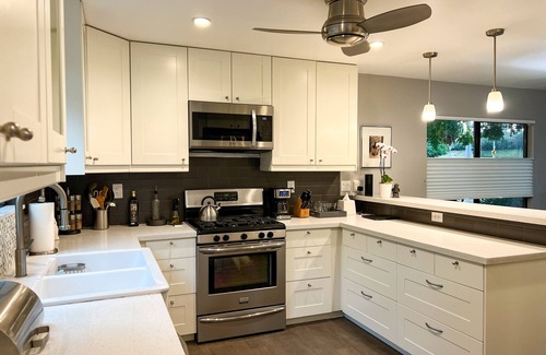 North Arroyo House | Executive Living Historic Old Town Pasadena Neighborhood 2 Car Garage 60 Day Min