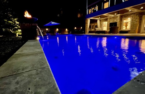 Cumming House | EXECUTIVE Resort/Family Estate POOL+Hot Tub +TESLA Model X (opt)