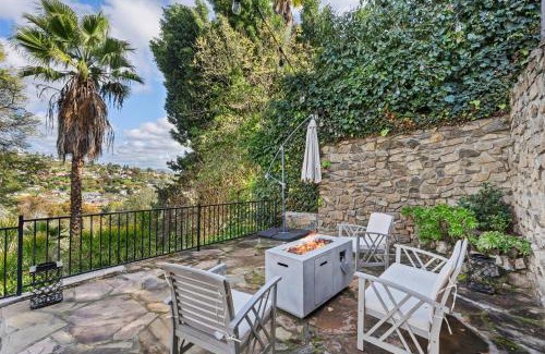 Mount Helix House | Executive Retreat by Cardo - Renovated, Spacious