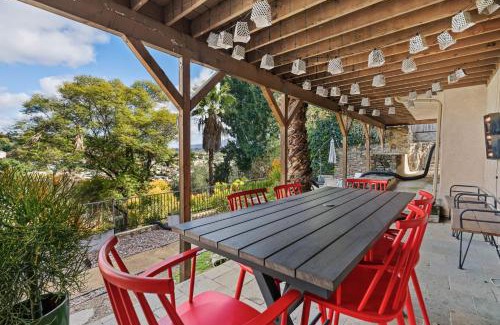 Mount Helix House | Executive Retreat by Cardo - Renovated, Spacious