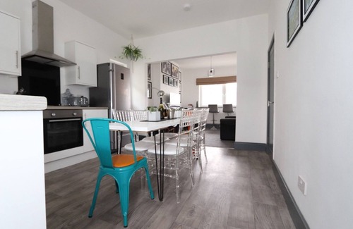 Cleethorpes Apartment | Executive Sea View apartment 3 Bedroom 'Lodge with the Legends' Sleeps up to 8