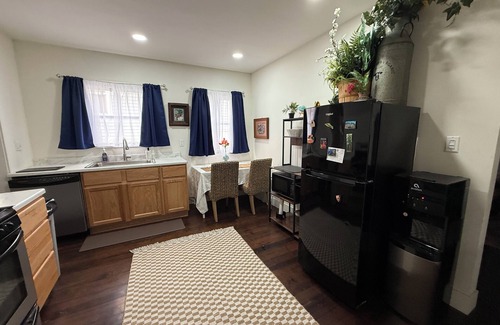 McManus Apartment | Executive Spanish Bungalow - Culver City