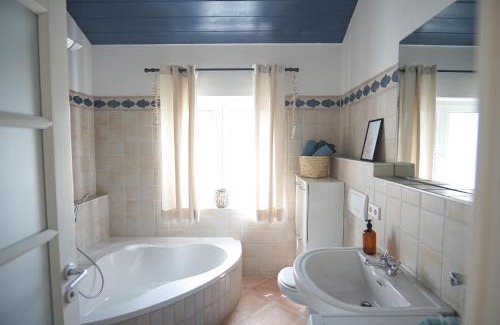 Leinfelden-Echterdingen Apartment | Exklusives Apartment & Balkon