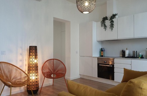 Linda-a-Velha Apartment | Exotic Fusion: Coffee & Radio
