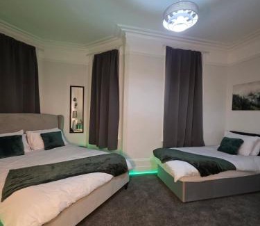 Folkestone House | Expansive & GroupFriendly - Sleeps 14 - 8ight Havens Folkestone