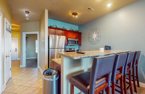 Lake Delton Condo | Experience a slice of lakefront paradise at this Delton Grand condo with pools