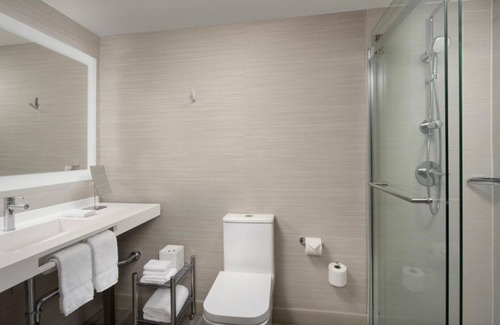 Lake Forest House | Experience a Stylish Retreat at our new South Portland Hotel