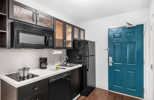 East Congress Apartment | Experience Austin's Famous 6th Street! Full Kitchen, Pet-friendly Property!