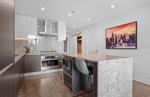 Near North Side Apartment | Experience Chic Chicago Living in Old Town – Spacious Suites & Luxe Amenities