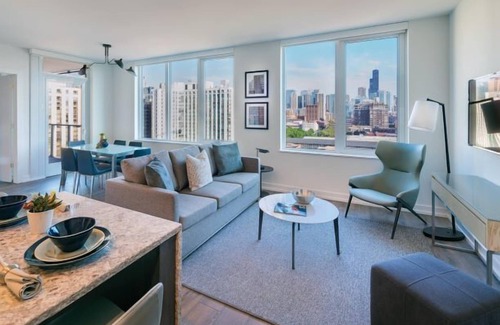 Near North Side Apartment | Experience Chic Chicago Living in Old Town – Spacious Suites & Luxe Amenities