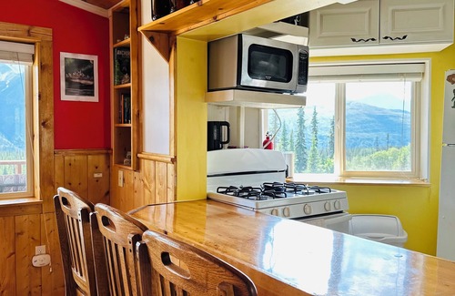 Glacier View Apartment | Experience Glacier View charm - cozy 1-bedroom apartment