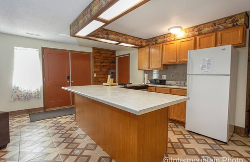 Hudson House | Experience Hudson charm in our spacious 3-bedroom retreat