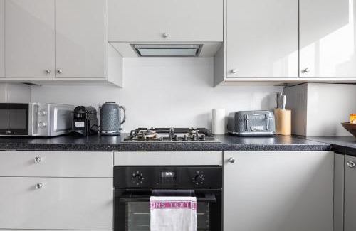 Queen's Gate Apartment | Experience Kensington class in 2bd apt