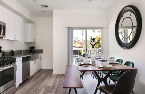 Downtown Los Angeles House | Experience Luxury 4BR Townhouse | Sleeps 8 + Parking