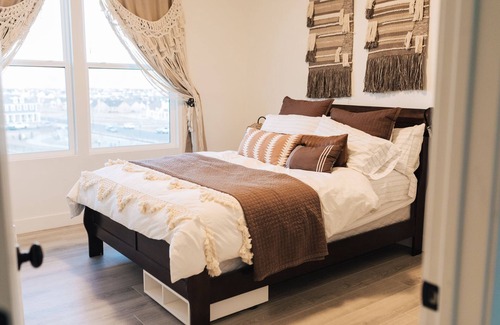 Daybreak House | Experience New Home with roof top Hot tube in Beautiful Daybreak