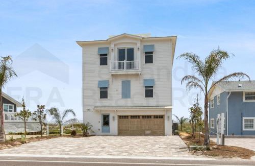 Ocean Cay House | Experience oceanfront luxury with this spacious 5-bedroom house