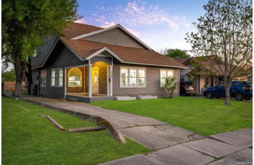 Highland Park House | Experience Serenity in a 4BR3BA Downtown Home