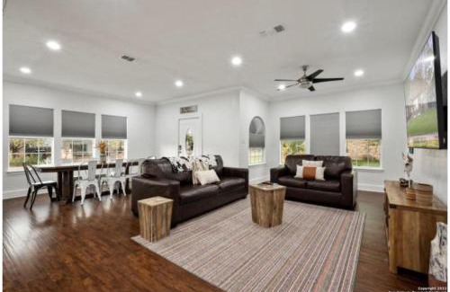 Highland Park House | Experience Serenity in a 4BR3BA Downtown Home