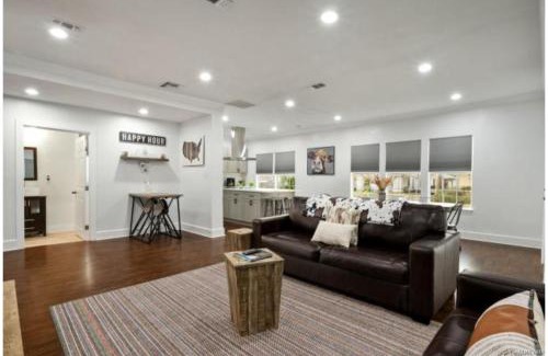 Highland Park House | Experience Serenity in a 4BR3BA Downtown Home