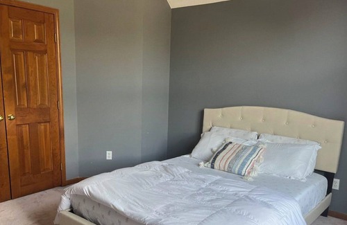 Maumee House | Experience the midwest American Village life in cozy home