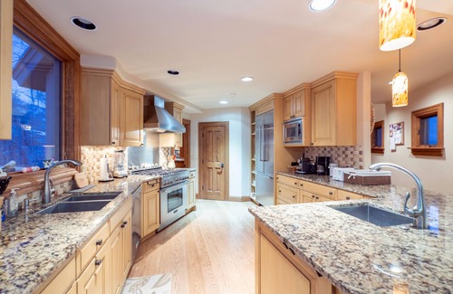 Telluride House | Experience the San Sophia Ridge View House, 2 Ski Passes, Private Hot Tub