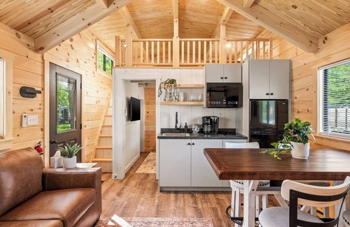 Branson Cabin | Experience the timeless charm of the Pinecrest Cabin, a delightful twist on the classic cabin style. Step inside and be greeted by the warm and rustic log cabin ambiance that will transport you to the heart of Branson, MO.