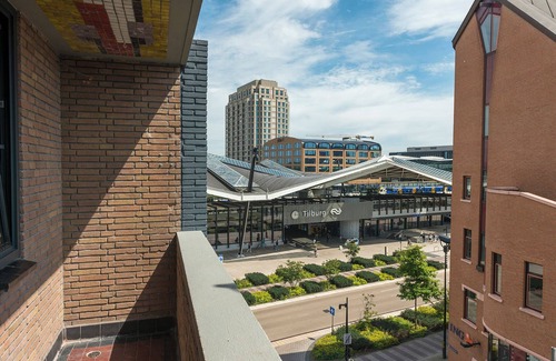 Centrum Apartment | Experience the unique style of Nelly van Doesburg in this cheap apartment in Tilburg.