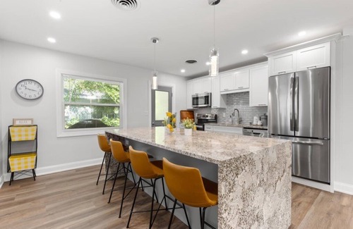 Historic Old Northeast House | Experience the Vibrant Downtown St Pete!