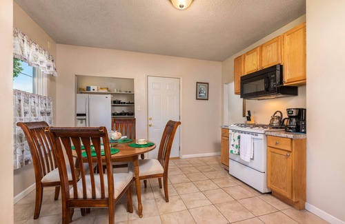 North End House | Experience Twin Cites, Spacious, Entire House