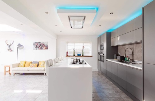 Shanklin House | Experience your dream holiday now! Save up to 25% on ferry travel.