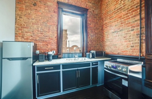 Marshall Apartment | Explore Downtown Marshall: Historic Studio Getaway
