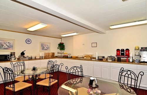 Ontario Hotel | Explore Four Rivers Cultural Center and Museum! Indoor Pool, Pets are Allowed