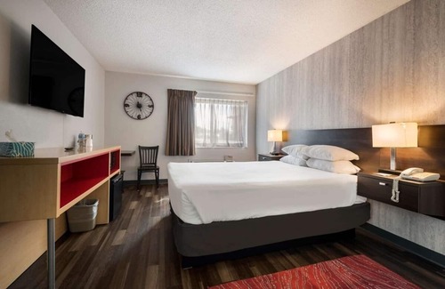 Ontario Hotel | Explore Four Rivers Cultural Center and Museum! Indoor Pool, Pets are Allowed