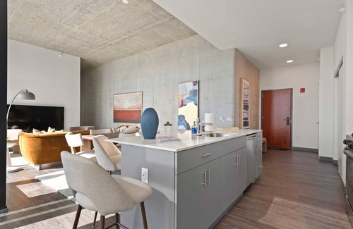 West Loop Apartment | Explore Fulton Market + Retreat in Modern Comfort