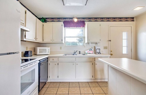 Lake Tansi Condo | Explore Nature from this 1BR
