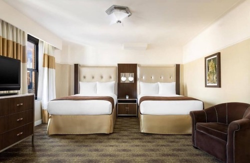 Garment District Hotel | Explore NYC from a Stylish Room in the Iconic New Yorker Hotel