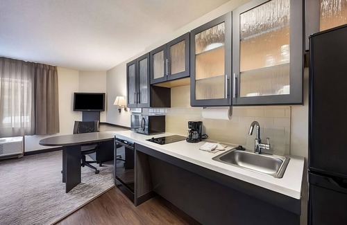 Central Oklahoma City Hotel | Explore Oklahoma City! Pet-Friendly Property!